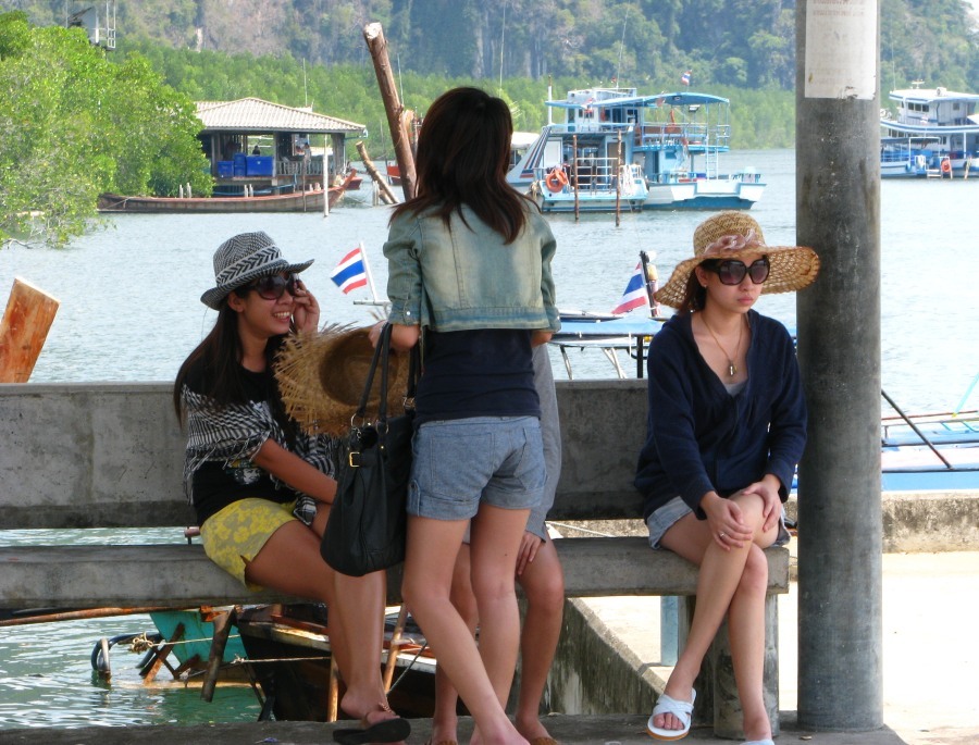 และอยู่ๆทุกคนก้อหยุด...ลงของซะอย่าง