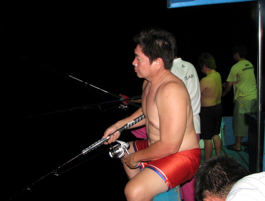 ตาเฒ่า....ตาแดง...จิ๊กมั่ง...ไม่ดูวัยเลย :laughing: :laughing: