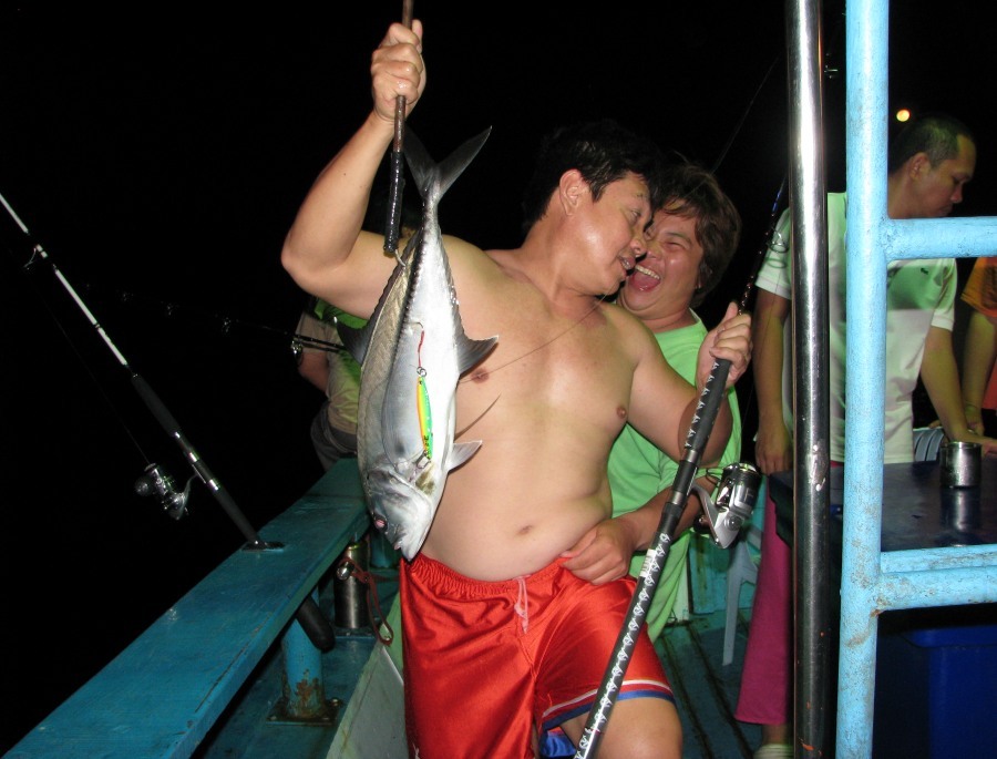 เอ็กซ์...รีบเข้ามาดู...เพราะไม่เชื่อสายตัว...แล้วมันจะดูอะไรกันแน่ :laughing: :laughing: