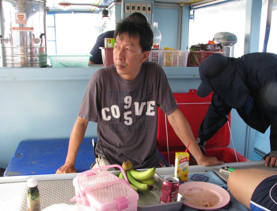 ขอพักบ้าง.....(คนตกปลาคนถ่ายรูปเสียเงินเท่ากัน) :laughing: :laughing:
