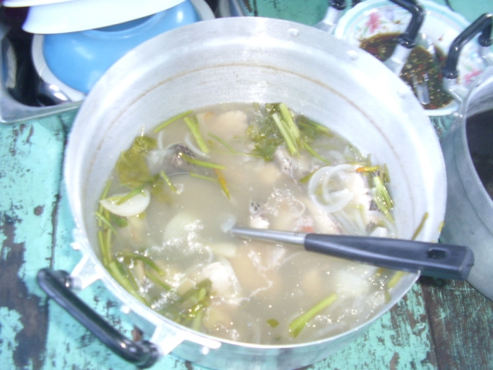 กับข้าวบนเรือมื้อล่าสุดครับ...ก่อนขึ้นฝั่ง
ต้มยำปลาเก๋า....