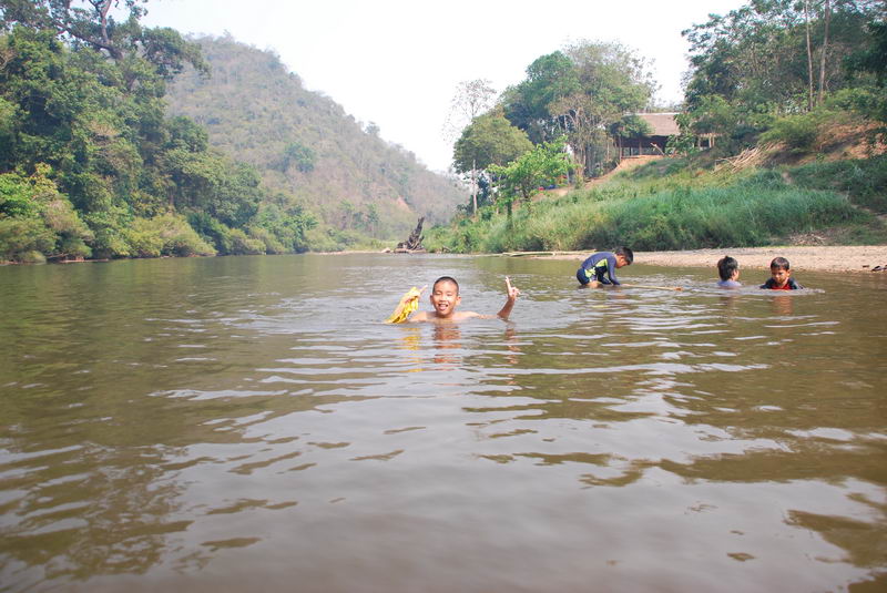 [q][i]อ้างถึง: born ubon posted: 08-03-2553, 17:25:22[/i]

ตามชมด้ว