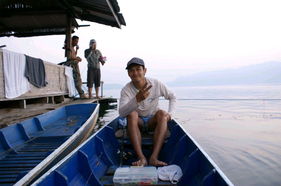 ลงเรือตอนเช้าดูน้าออฟไม่ค่อยจะพร้อมเล๊ยย :cool: