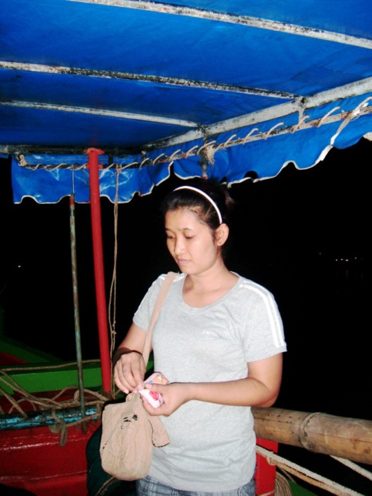 อ้าววววววววววววว !!! หนูแหวว ลงเรือมา
