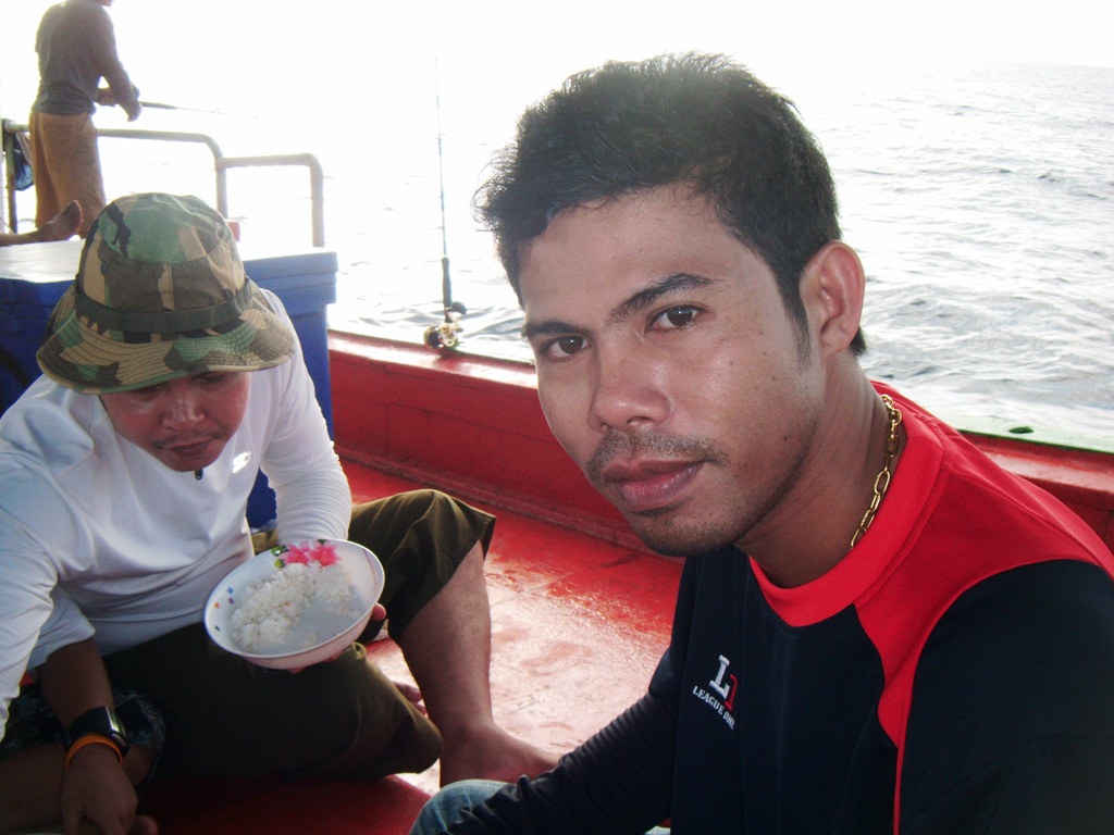 หล่อจริงๆคนนี้อ่ะครับ ใจดีอีกต่างหากครับ  :cheer: :cheer: :cheer: :cheer: :cheer: :cheer: :cheer: :c