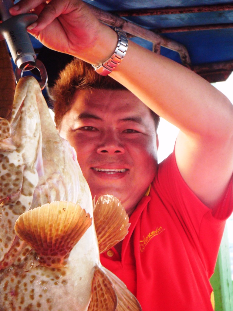 นี่เน้นหน้าคนตกหรือครับพี่บ่าววววววววว หน้าคนตกใหญ่กว่าปลาอีกแน่ะ  :laughing: :laughing: :laughing: 