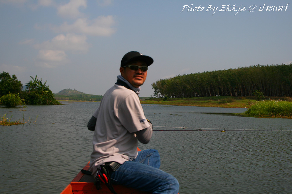 [q]ไปด้วยครับน้าเอก [/q]

 :smile: สวัสดียามดึกจร้าลุงนพ ตามมาเลยคร๊าบบบบบบบบบ

****************