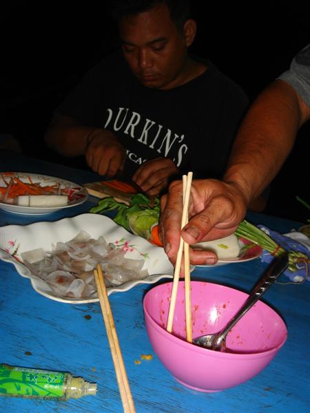 สวัสดีครับน้า [b]dum_100_ [/b]


หมึกดิบ ปลาดิบ ทำกินสดๆบนเรือนี่ อร่อยสุดๆ  :umh: :umh: :umh: