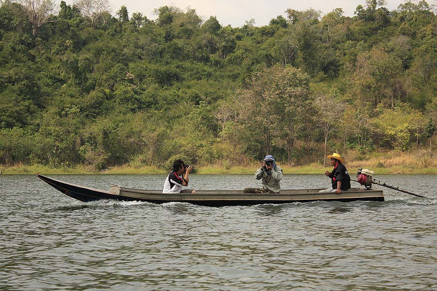 ผมหนีออกมาด้านนอกน่าจะมีตัวดีกว่า เรือ3ลำต่างแยกย้ายกันไปตีคนละหมาย