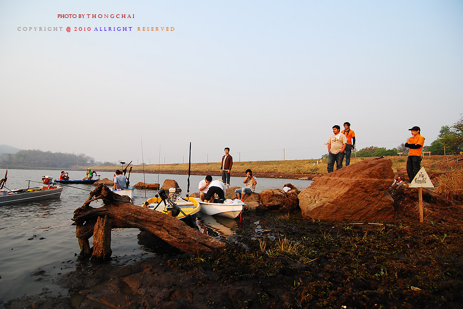 ปล่อยเรือที่ติดมอร์เตอร์ ทรอลิ่งไป