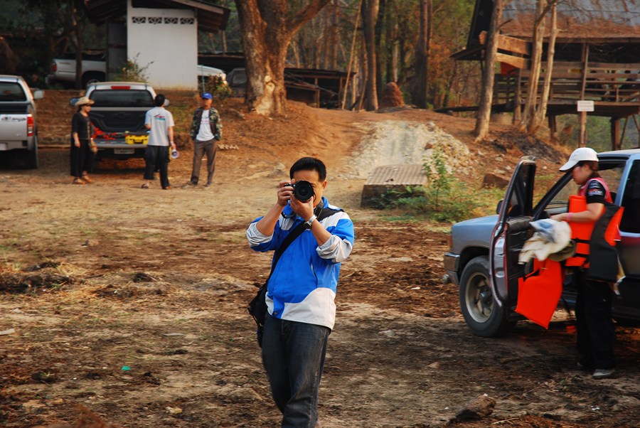 น้าธงเก็บภาพบรรยากาศและเหล่าบรรดา