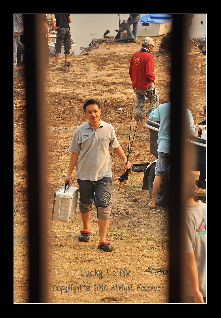 คนนี้ก็ทำหน้าเหมือนเหนื่อยๆ 

ยกไหวใหมคะ ?????  นายกสมาคมชาวไร่แห้ว  :laughing: :laughing: :laughi
