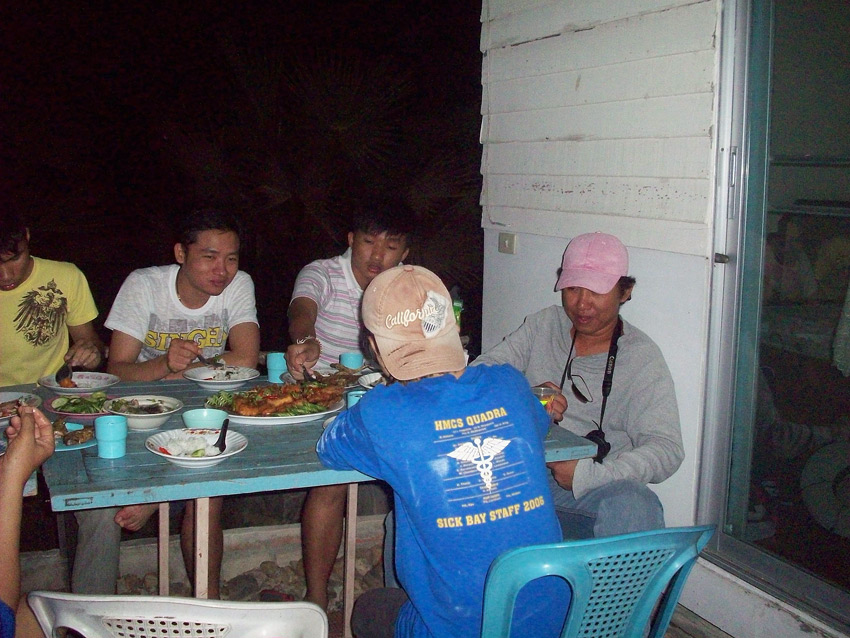 
กำลังจะหม่ำกันพอดี น้าเอ สุขสำราญ 
