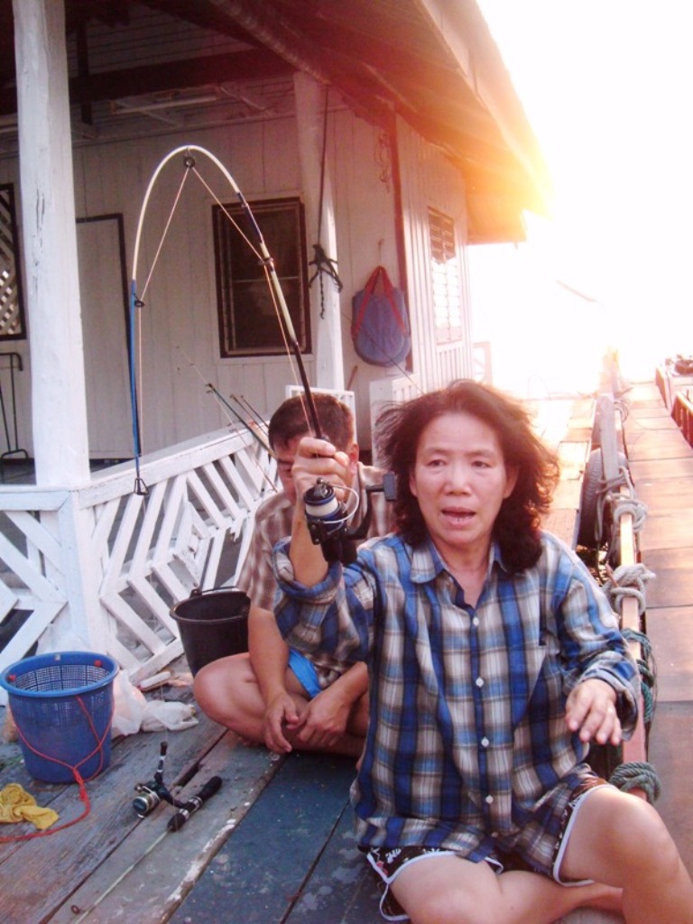 
ป้าจุบอกว่า " แหม่ ปลาตัวนี้ได้ใจจร
