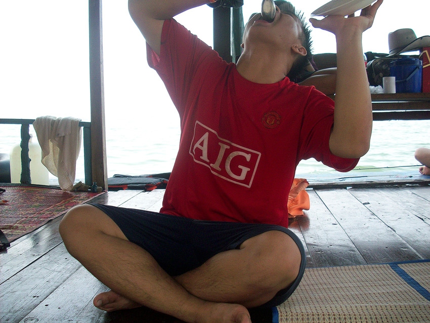 
ปัดโท๊ะ!!!...อะไรจะขนาดนั้น  

กินข้าว