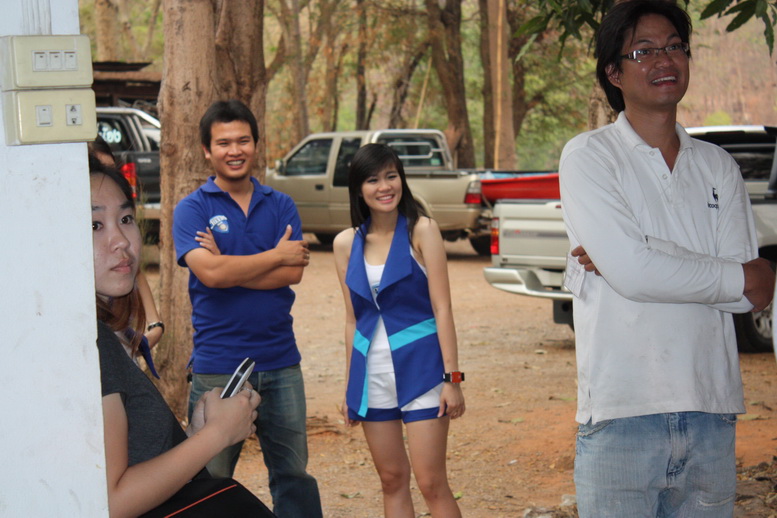 ดูคนเชียร์ดิครับ...  :laughing: