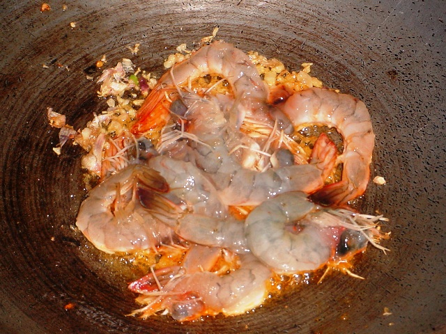 แถมให้อีกเมนูครับ กุ้งสดผัดเม็ดมะม่วงครับ  :cheer: :cheer: :cheer: :cheer: :cheer: :cheer: :cheer: