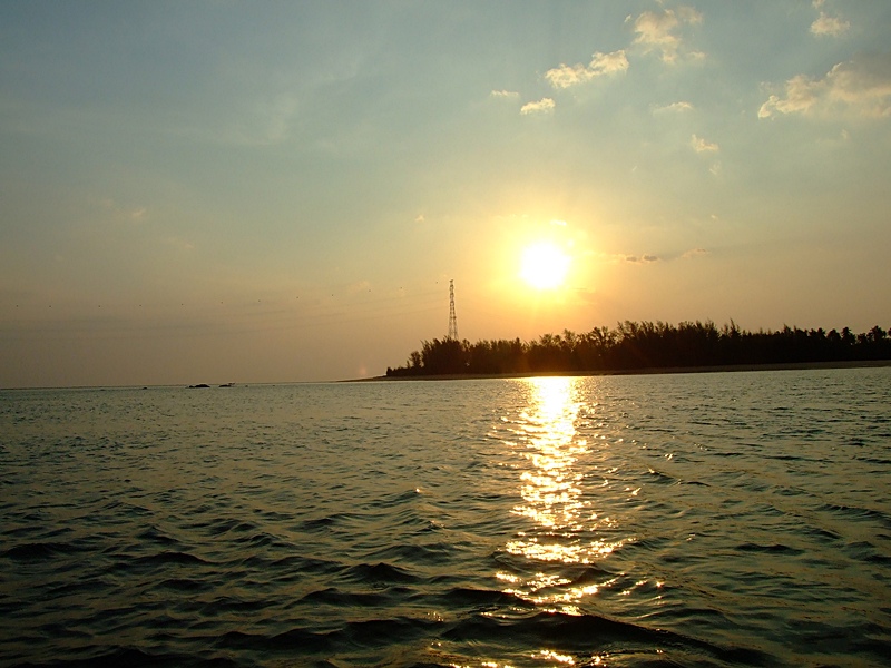 เรือยังไม่เข้าที่ส่งพระอาทิตย์ไปก่อน :grin: :grin: