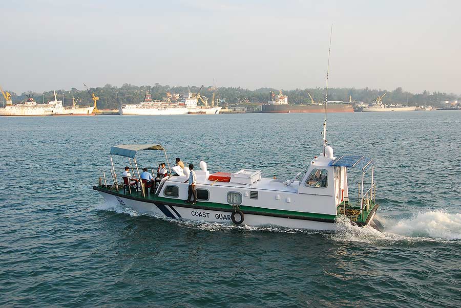 เจ้าหน้าที่ชุดที่ 3 เป็นCOAST GUARD  
ตรวจสอบ เกี่ยวกับ ความปลอดภัย ของเรือและอุปกรณ์ และตรวจหาว่าม