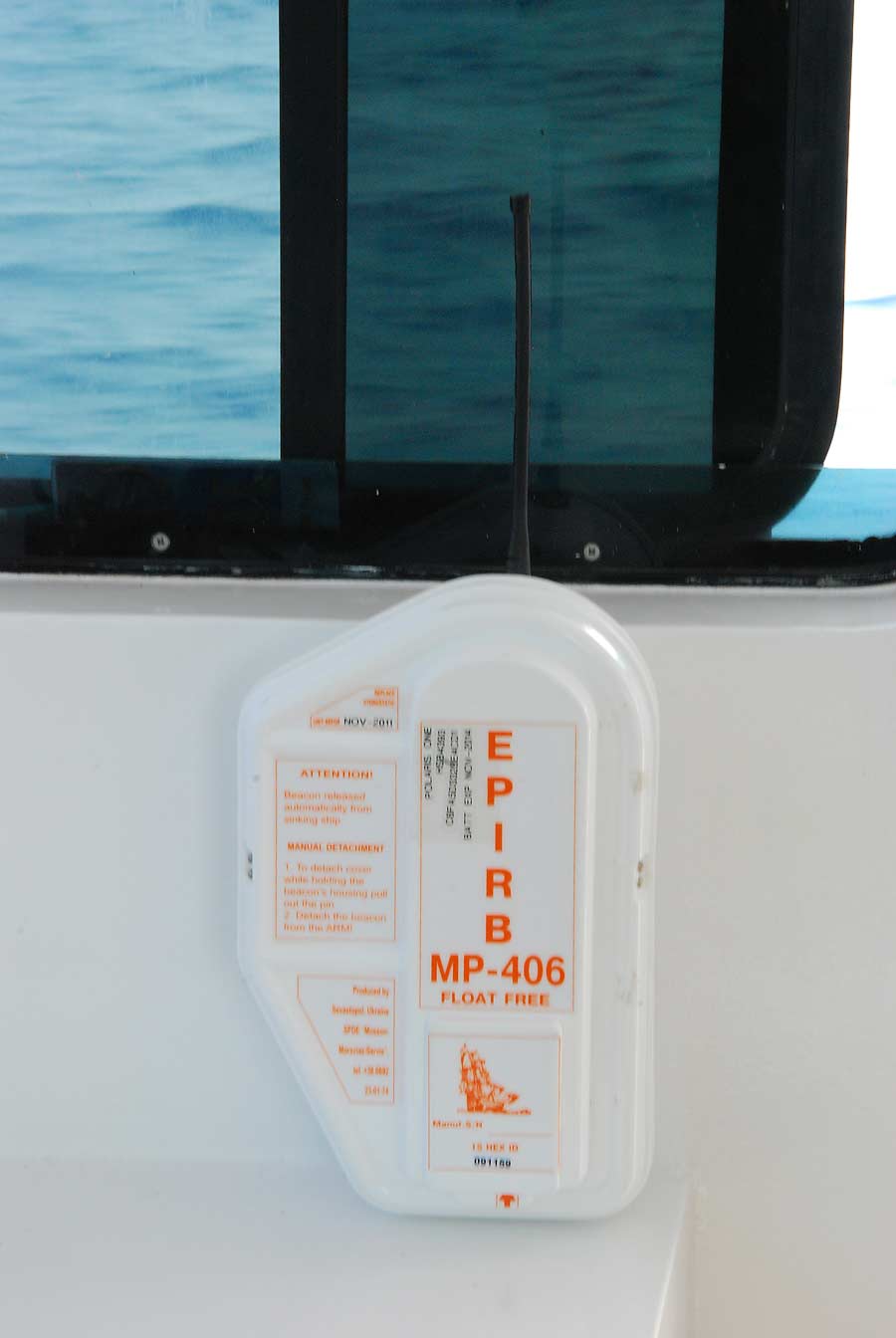 EPIRB  ส่งสัญาณ ขอความช่วยเหลือ เวลาเรือประสบอุษัติเหตุทางทะเล  
ถ้าไม่มี  โดนไล่กลับ  ไม่เช็นผ่านใ