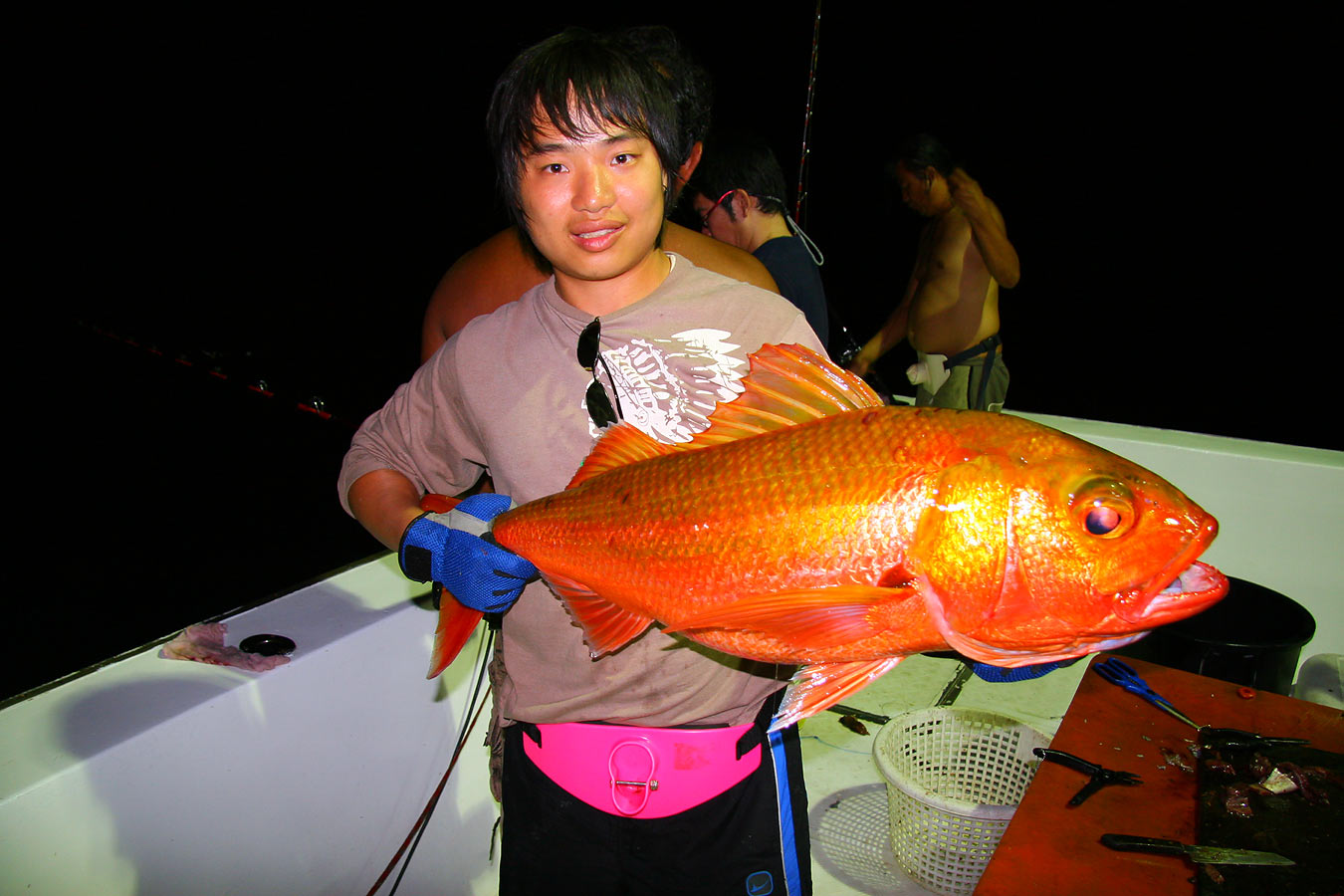 สีทอง............. :umh: