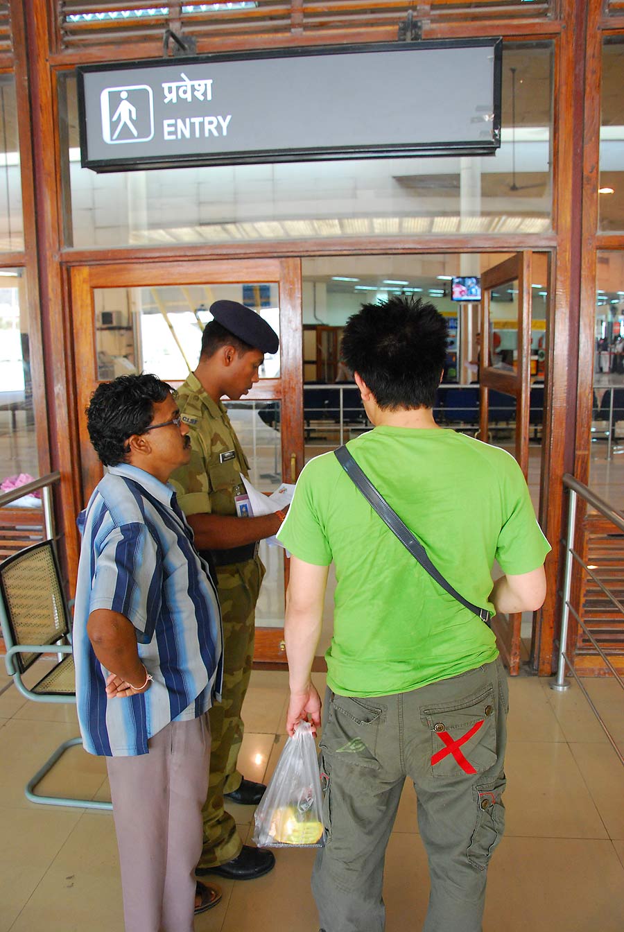 เครื่องบินออกจากสนามบินที่   port  blair 12.45