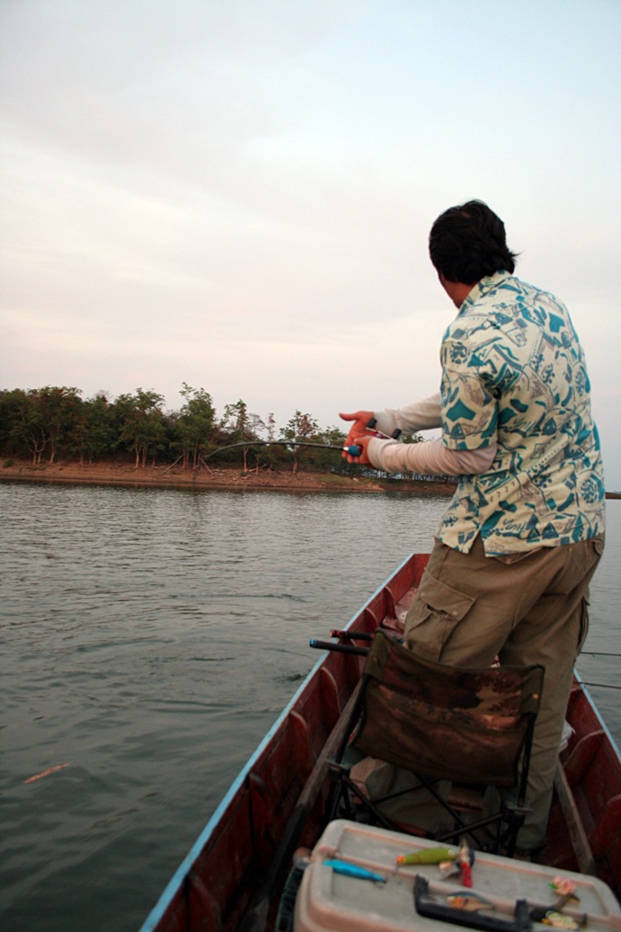เล่นเอาเรือเอียงเลยครับพี่น้อง :smile: