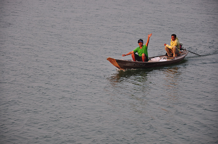 ผมได้นั่งเรือก่อน อย่านึกว่าสบายกว