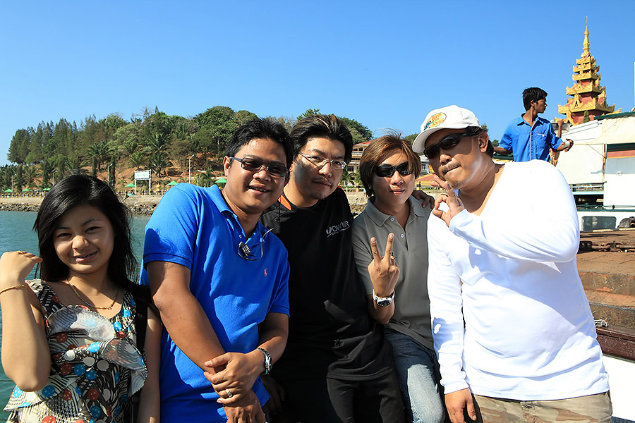  :grin: :grin:  

[b]ถ่ายรูปรวมกันหน่อย 

ทริปนี