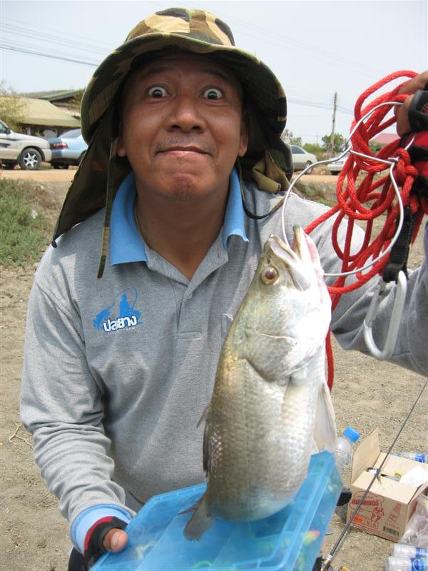 อ้าว ยิ้ม เอ่ เดี๋ยวตาก้อ ถล๋นหรอก อ