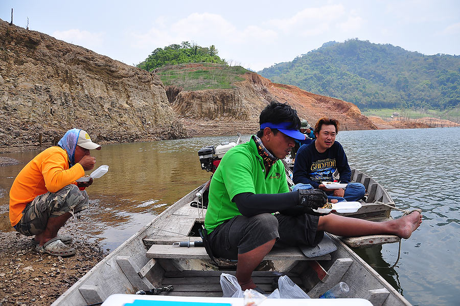 เมื่อวานถึงตอนที่นังแบมเอาเชือกหัวเรือมาผูกที่หัวแม่เท้าผม เดี๋ยวมาดูผมเอาคืนนังแบมมันน่ะคร๊าบบบบบบบ