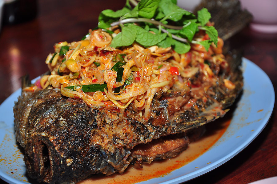 รีบวางกล้อง หยิบช้อนส้อมโดยด่วนเลยคร๊าบบบบบบบบบบบบบ :umh: :umh: :umh: :laughing: :laughing: :laughin