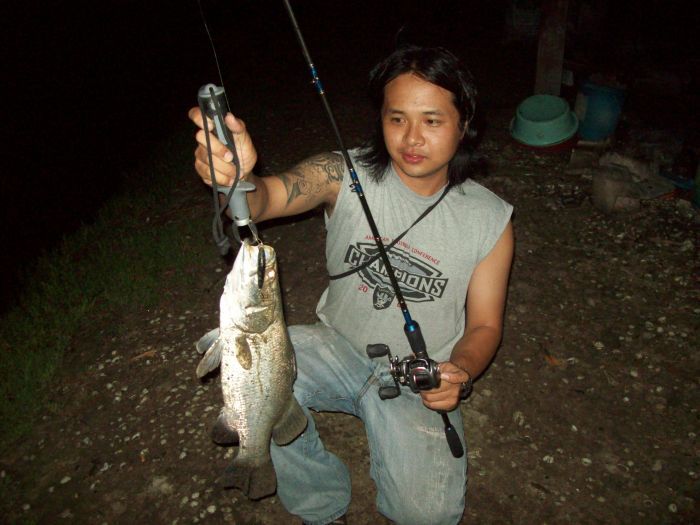 ............ปลาตัวนี้ตกได้โดย....ไอ้หนุ่มคนเนี้ยยยยยยย..................... :grin: