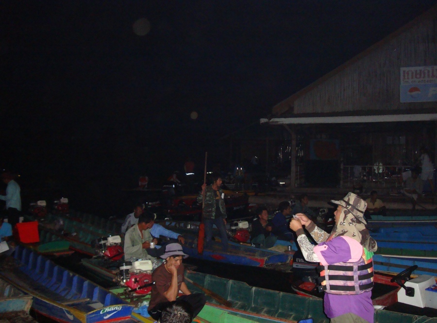 กำลังขานหมายเลขเรือครับ