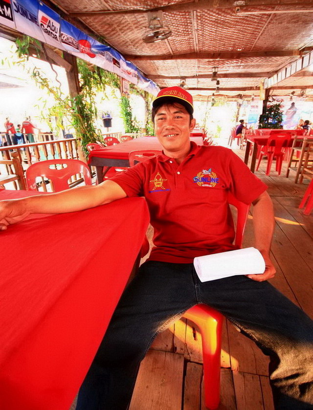 น้าเด๊ะ...เจ้าของซาตานป๊อป   :cool: :cool: