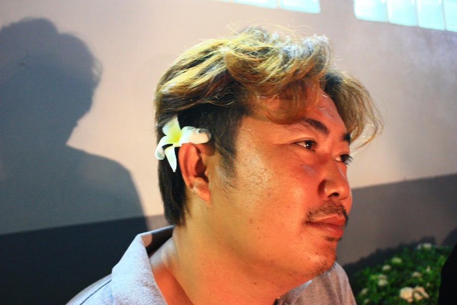 ชัวร์เลยน้าแบมมีดอกไม้คัดหูอยู่ด้วย เปลี่ยนจากน้าเป็นนางดีกว่าเนาะ  :blush: