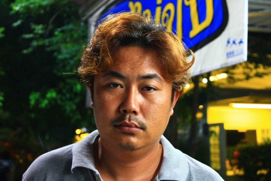 หน้าตาเหมือนคนเมาเลยนะ เมาขี้ตาตัวเองอยู่เหรอ  :grin: