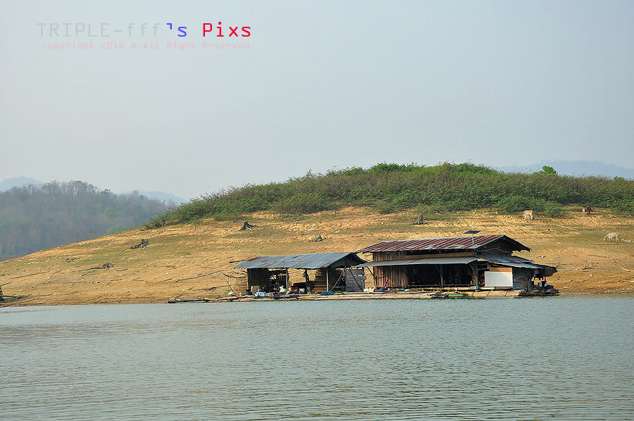 แพเดียวกัน
นั่งเรือผ่าน