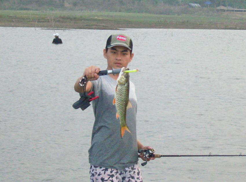 ซักพักก็ได้ปลาขึ้นมาครับ แต่โล่งไปเยอะเลยนะครับ

น้องเบียร์