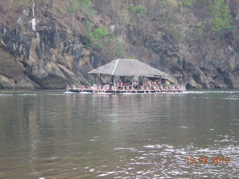 เมื่อผ่านน้ำตกมาเรือเราก็ลากแพเรา