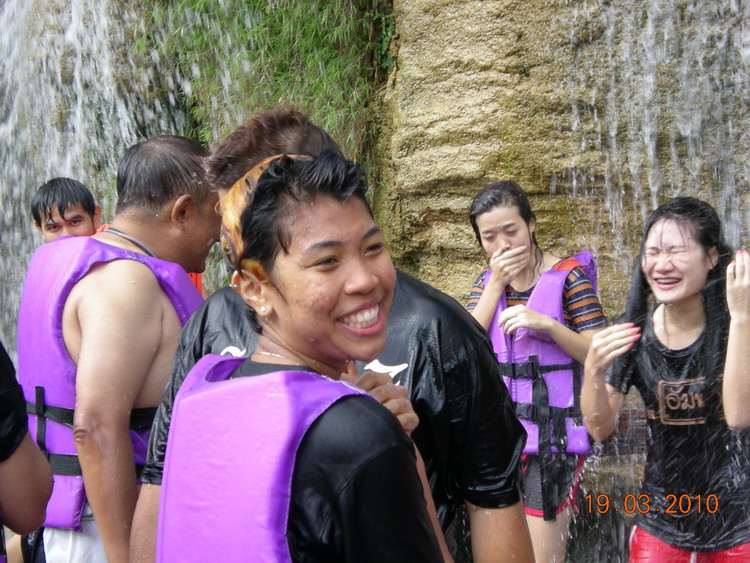 ตอนนี้คนยังไม่มากนะครับเดี๋ยวดูนะครับ
 :laughing: :laughing: :laughing: