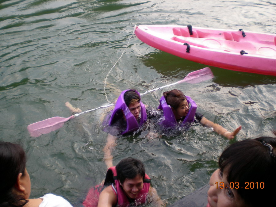 และแล้วนางจั๊กก็โคลงเรือจนคว่ำพอดีสนุกไป
 :laughing: :laughing: :laughing: