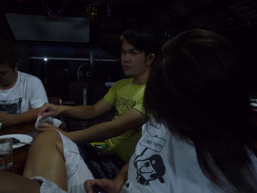 สาวจั๊กเล่นกล้อง
 :laughing: :laughing: :laughing: