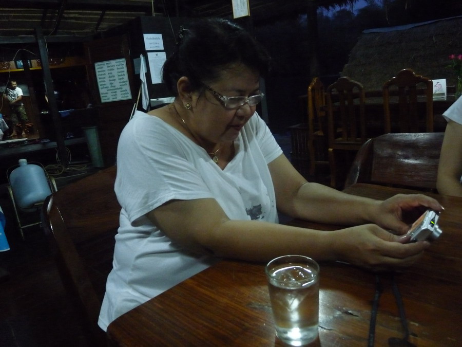 คนนี้แม่ผม เอ้ย แม่ของลูกๆผม
 :laughing: :laughing: :laughing: