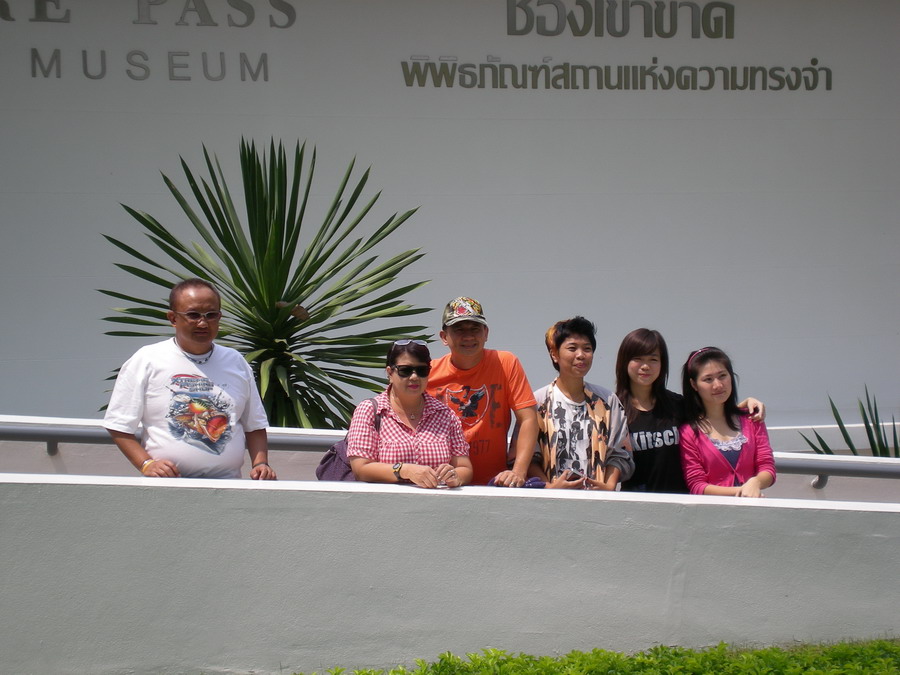 เด็กๆขอถ่ายเป็นที่ระลึกบ้าง
 :grin: :grin: