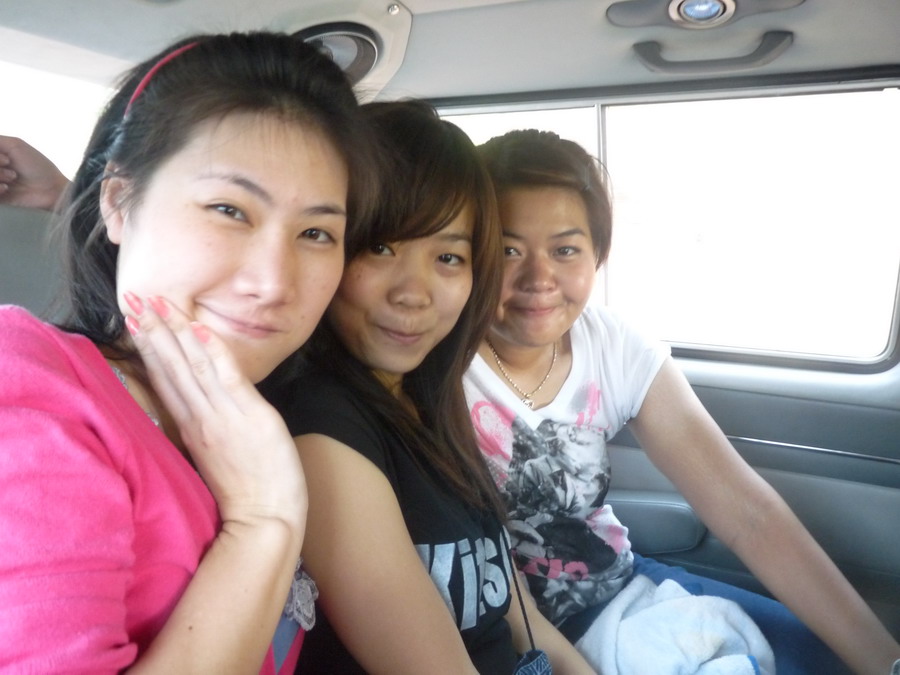 สาวๆรีบขึ้นรถตั้งแต่นางจั๊กรีบเดิ