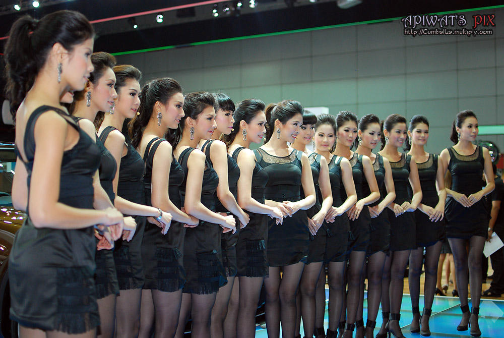 [center][b]มาชมภาพจากกล้องผมบ้างนะครับเหลืออยู่นิดหน่อย
บูธแรกครับ BMW[/center][/b]