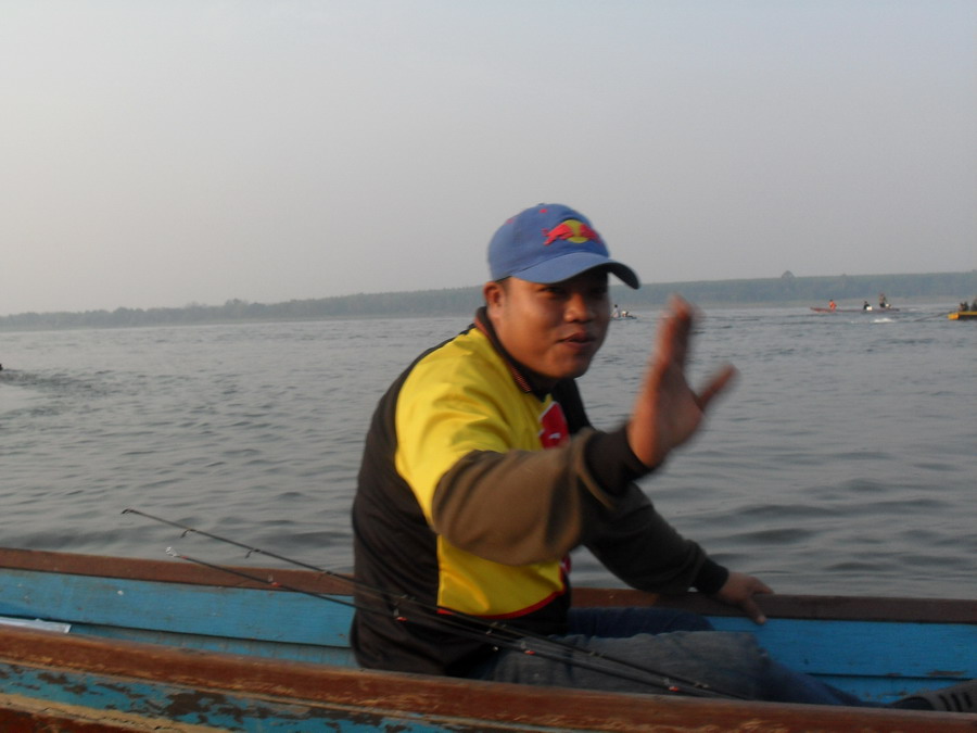 เมื่อกรรมการ มีสัญญาณ ให้ปล่อยเรือ 