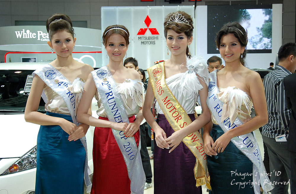 
เอ้า!!    มาดูกันครับ   หน้าตาของสาวๆที่ได้ตำแหน่งMiss Motor Show และรองทั้งสามอันดับ    :love: :k