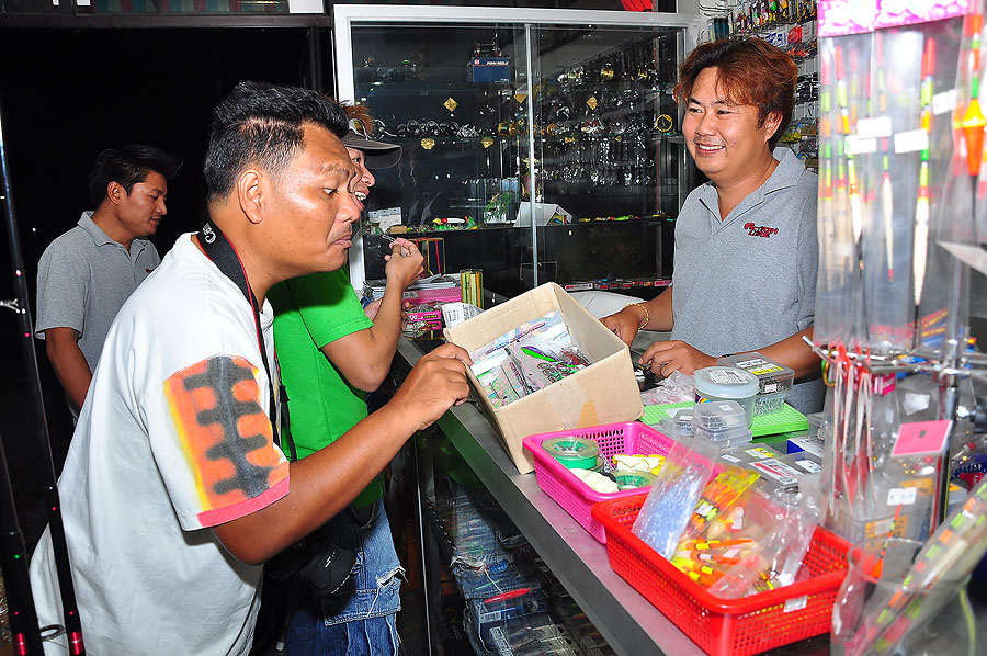 ไม่ซื้อไม่หาไม่ว่ากระไร แต่นี่น้าม